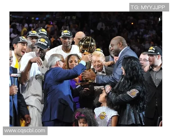 湖人女老板因家族内斗被起诉巴斯家族矛盾加剧引发关注