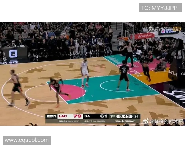 快船与马刺季后赛第三场激战回顾与精彩瞬间分析