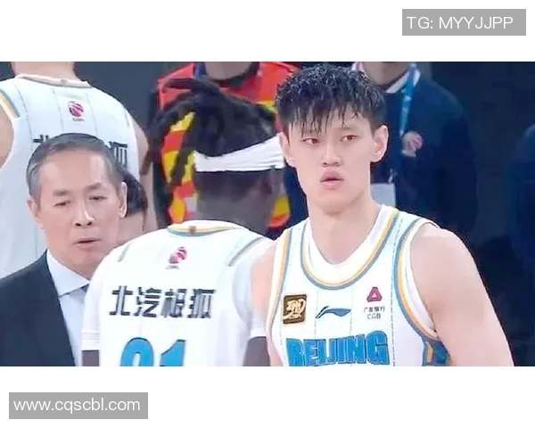 曾凡博的篮球梦想之路：从校园到职业赛场的蜕变与挑战