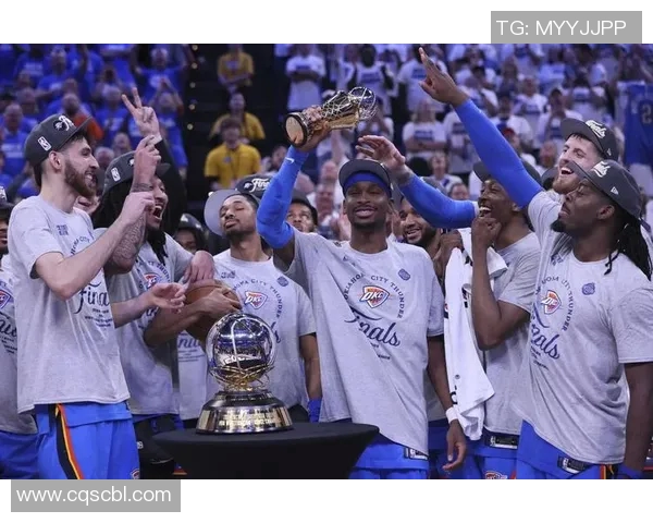 热火与雷霆争夺总冠军荣耀颁奖盛典精彩回顾与球员表现分析